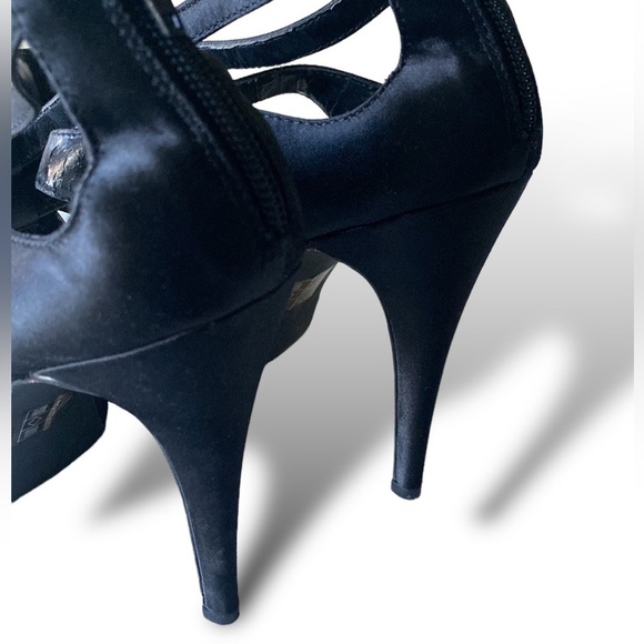 Lulu Townsend Bow w/ T-Strap 5” Black Stilettos Open Toe, Back Zip, BOW … - Picture 9 of 10